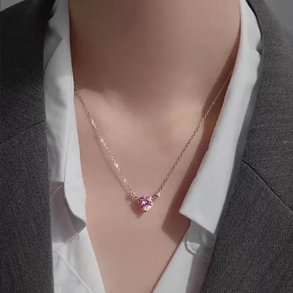 ⚠️Clearance Pink Heart Pendant Necklace - Picture 2 of 3